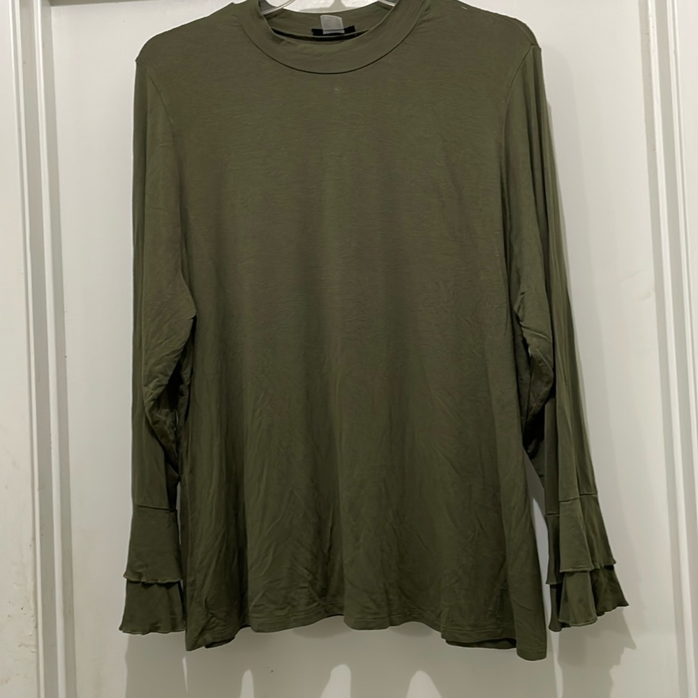 Venus long sleeved green shirt. The sleeves have two layers of ruffle . Size 3X.